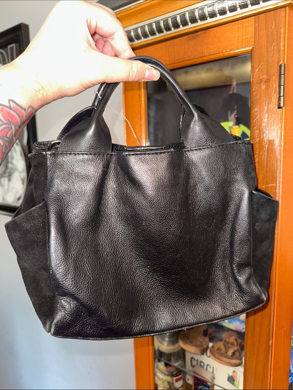 Classic Black Leather Tote Bag - Elegant Everyday Handbag